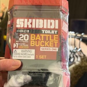 Battle Bucket Series One - Red